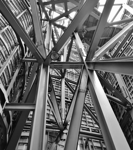 За нас Metal Pillars